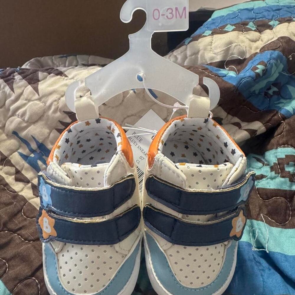 Bluey baby shoes with bluey 0-3M